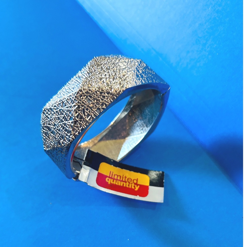 T&T Faceted Bangle Bracelet Womens OS Silver New Textured Geometric Hinge